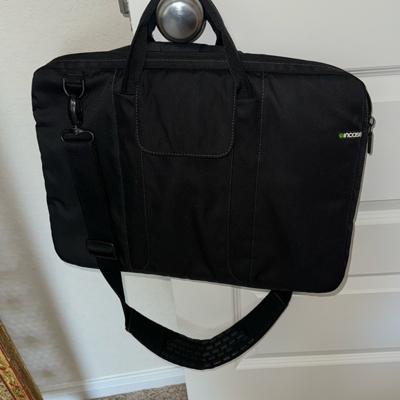 Incase - Compass Brief Case and Laptop Case - Picture 9 of 10